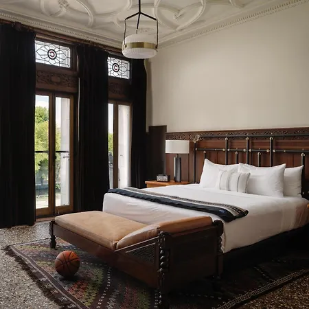 Hotel Athletic Association, Part Of Hyatt Chicago