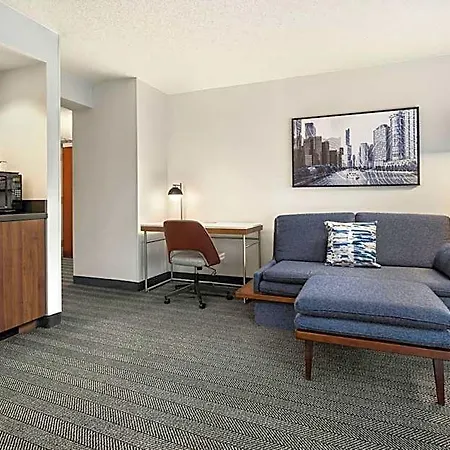 Courtyard By Marriott Downtown/river North Hotel