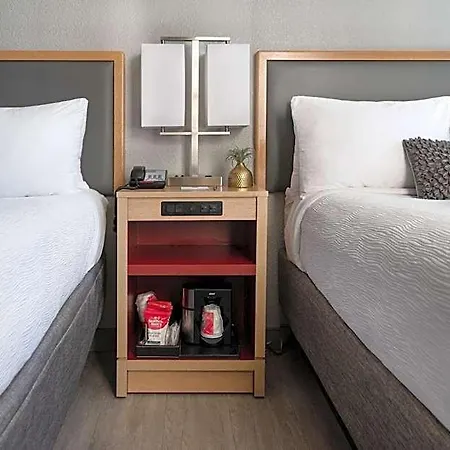 Hotel Saint Clair - Magnificent Mile 4*