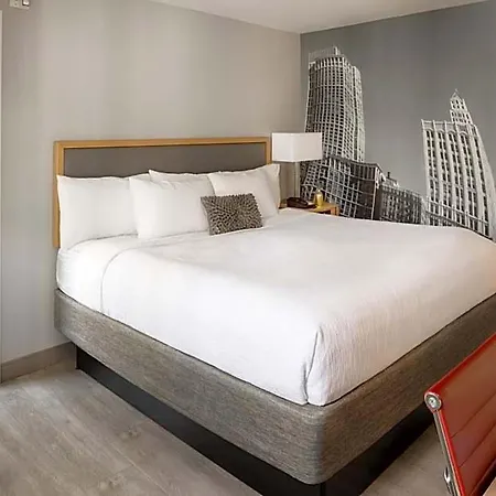 Saint Clair - Magnificent Mile Chicago