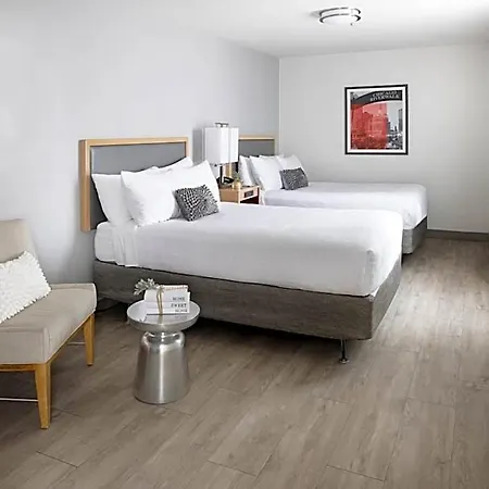 Saint Clair - Magnificent Mile Hotel