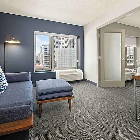 Courtyard By Marriott Downtown/river North 3*