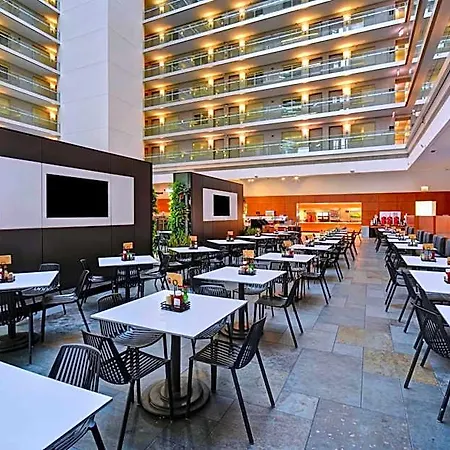 Embassy By Hilton Downtown Magnificent Mile