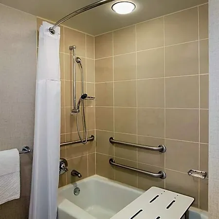 Hilton Magnificent Mile Hotel 3*