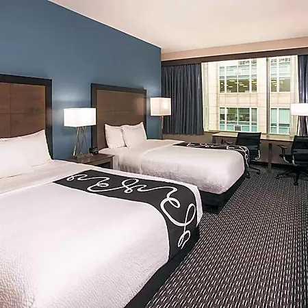 La Quinta & By Wyndham Downtown Chicago