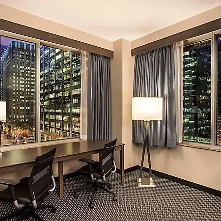 La Quinta & By Wyndham Downtown Chicago