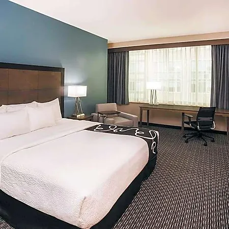 La Quinta & By Wyndham Downtown Chicago