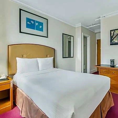 Travelodge By Wyndham Downtown Hotel
