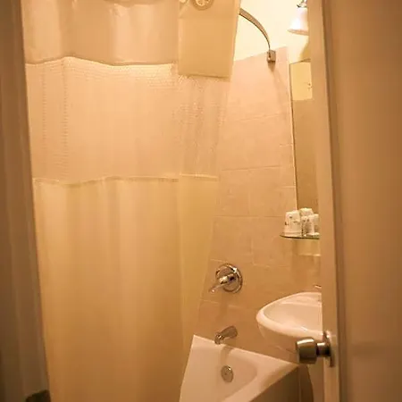 Travelodge By Wyndham Downtown