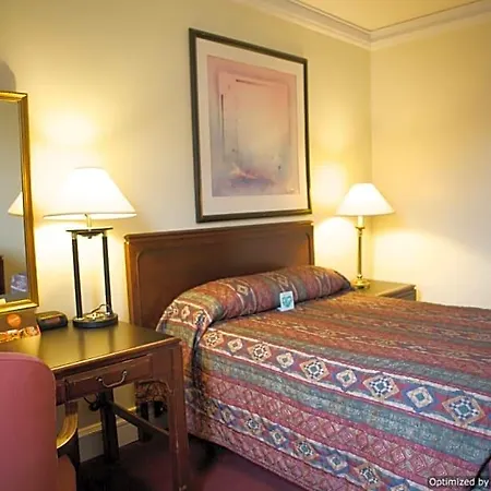 Travelodge By Wyndham Downtown Hotel
