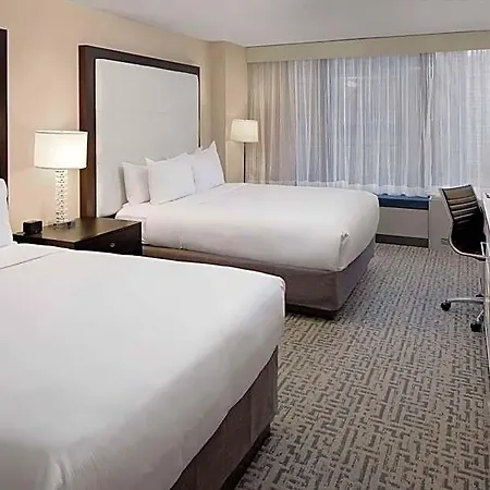 Doubletree By Hilton Magnificent Mile Hotel