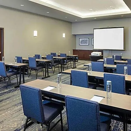 Courtyard By Marriott Downtown/magnificent Mile Chicago