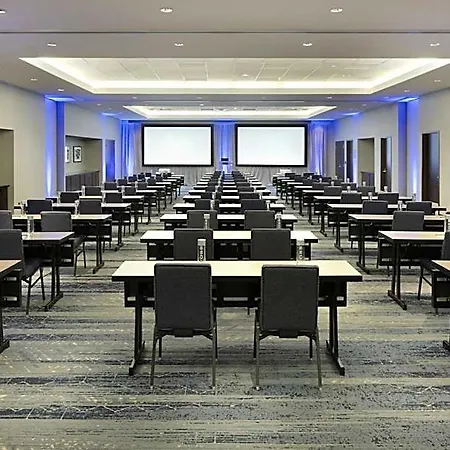 Courtyard By Marriott Downtown/magnificent Mile Hotel 3*
