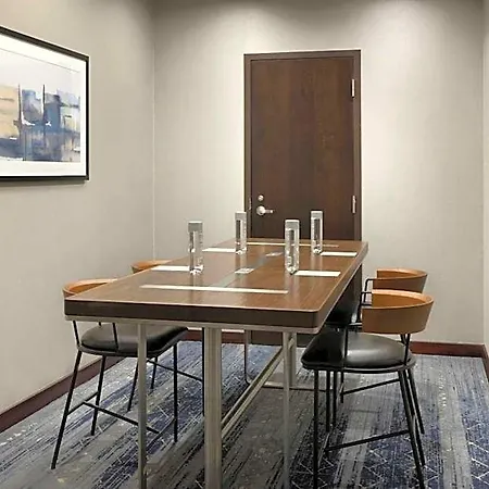 Courtyard By Marriott Downtown/magnificent Mile