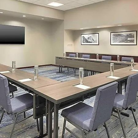 Courtyard By Marriott Downtown/magnificent Mile Hotel