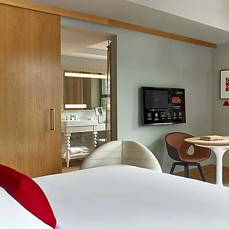 Sports Illustrated Hotel 4*