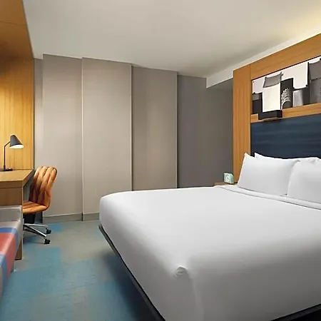 Aloft By Marriott Downtown River North 3*