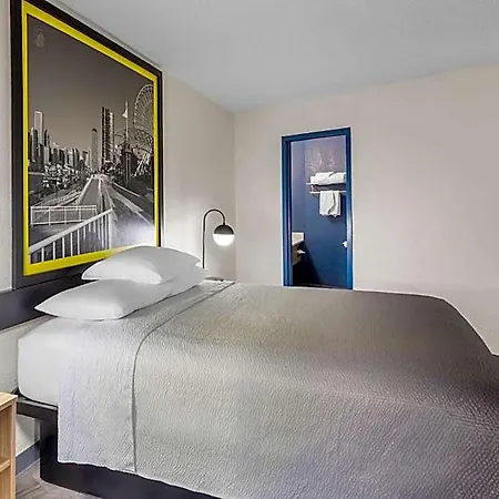 Super 8 By Wyndham Il Hotel 2*