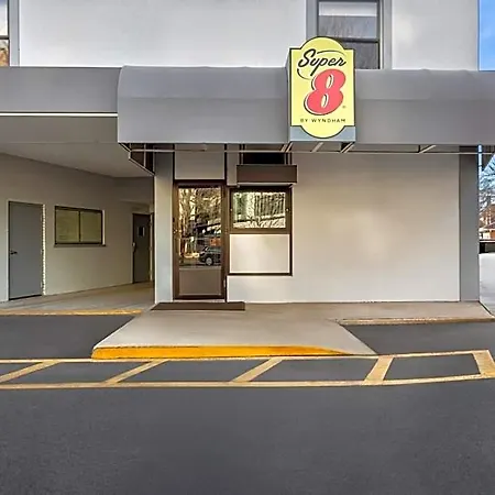 Super 8 By Wyndham Il 2*