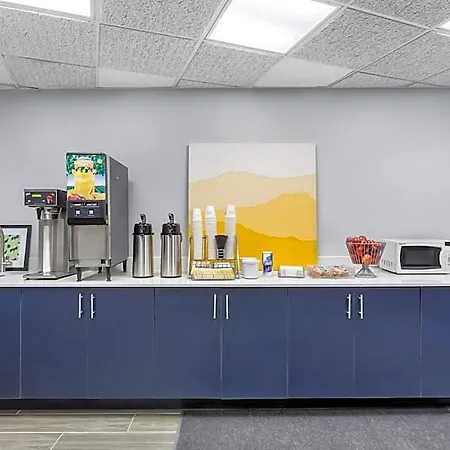 Super 8 By Wyndham Il Hotel 2*
