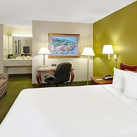 Shore Hotel