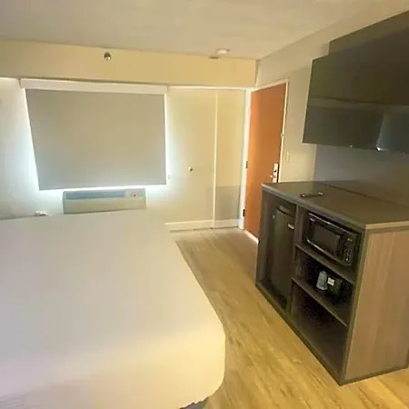 Shore Hotel