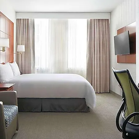 Hotel River 4*