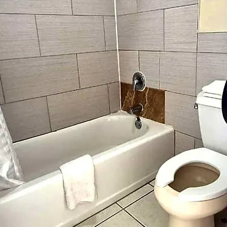 Hotel Saratoga By Capital O Near Midway Airport Il 2*