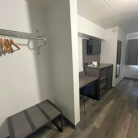 6 Chicago, Il - Halsted Hotel 2*