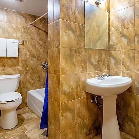 Admiral By Oyo I-94 Hotel 3*