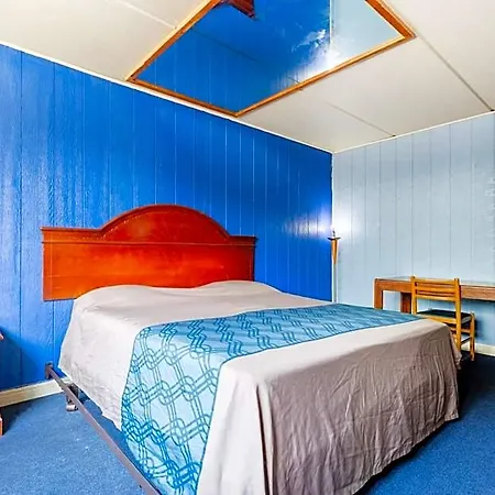 Motel By Oyo I-90 2*