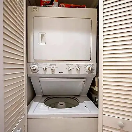 Lincoln Park 3 Bedroom Penthouse *
