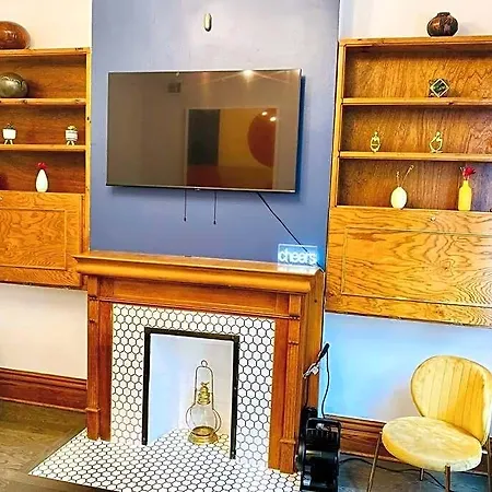Lincoln Park 3 Bedroom Penthouse *