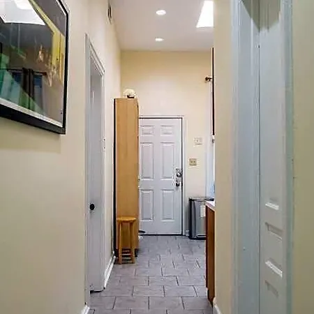 Lincoln Park 3 Bedroom Penthouse *