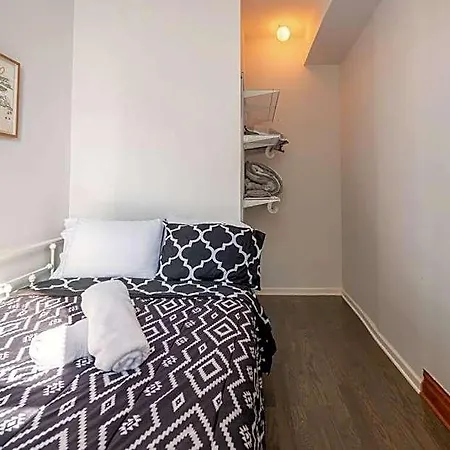 Lincoln Park 3 Bedroom Penthouse Chicago