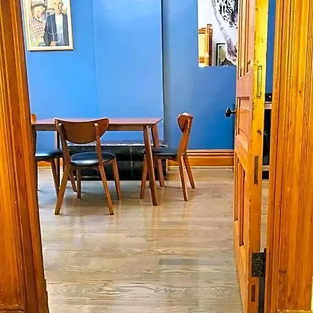 Lincoln Park 3 Bedroom Penthouse * Chicago