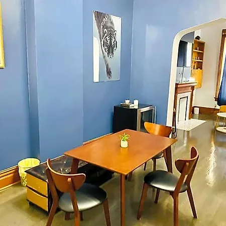 Lincoln Park 3 Bedroom Penthouse Apartment