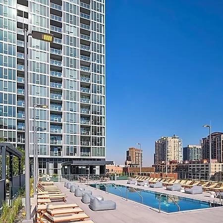 Hotel Level River North