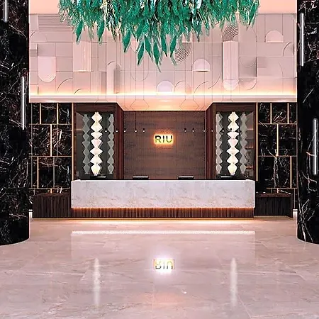 Riu Plaza