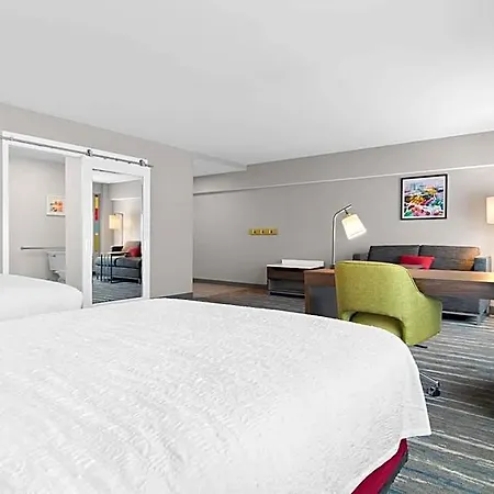 Hampton & Medical District Uic Hotel
