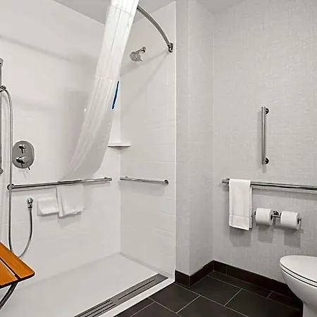 Hotel Hampton & Medical District Uic 3*
