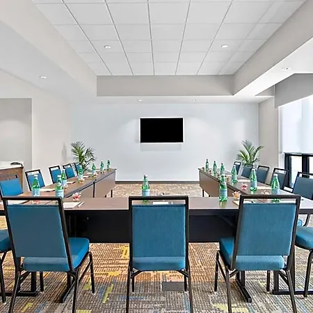 Hotel Hampton & Medical District Uic 3*