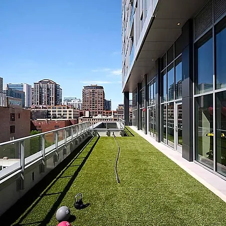 Level - River North Hotel