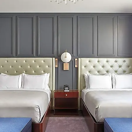 The Lasalle Chicago, Autograph Collection 4*