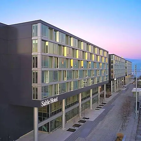 Sable At Navy Pier Chicago, Curio Collection By Hilton Hotel 4*