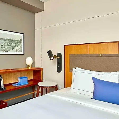 Sable At Navy Pier Chicago, Curio Collection By Hilton 4* Chicago