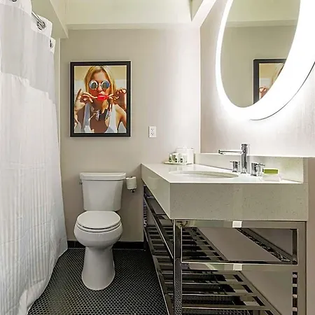 Hotel The Collection Magnificent Mile 4*