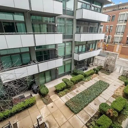 Luxury Fulton Market - Prime Location Apartment *