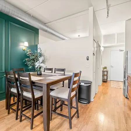 Luxury Fulton Market - Prime Location Apartment