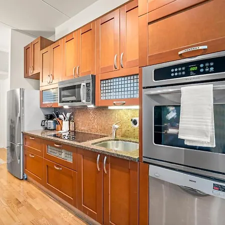Luxury Fulton Market - Prime Location *